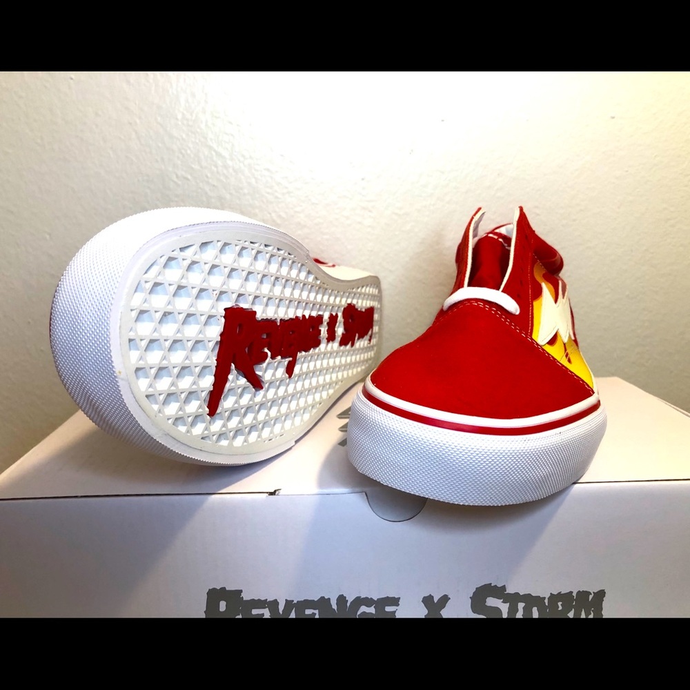 Revenge X Storm “Red Flames” Sz 11